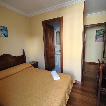Pension Residencia Buenos Aires Vigo Bagian luar foto