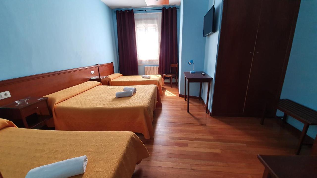 Pension Residencia Buenos Aires Vigo Bagian luar foto