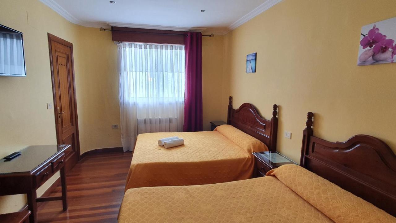 Pension Residencia Buenos Aires Vigo Bagian luar foto