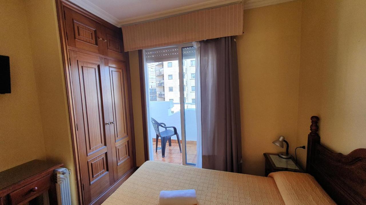 Pension Residencia Buenos Aires Vigo Bagian luar foto
