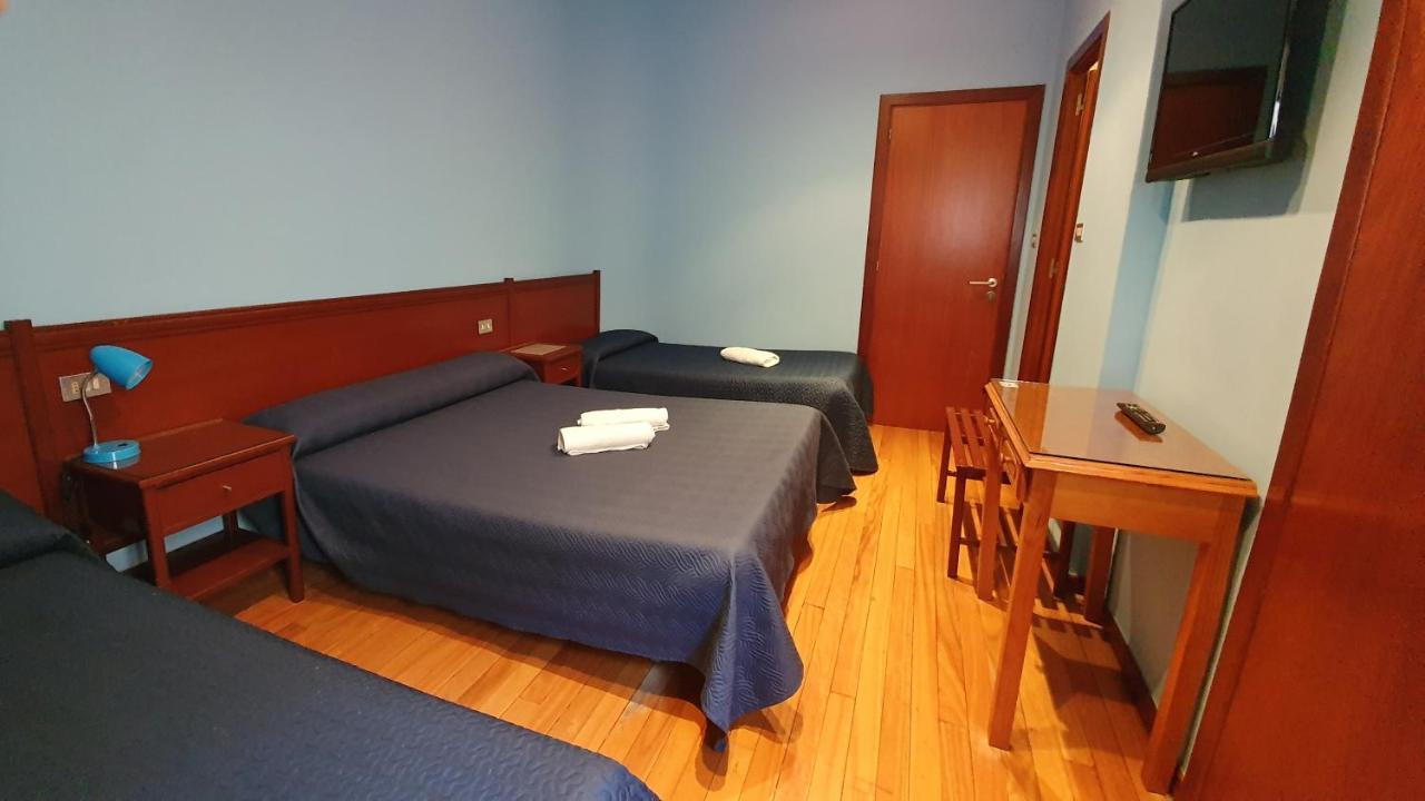 Pension Residencia Buenos Aires Vigo Bagian luar foto