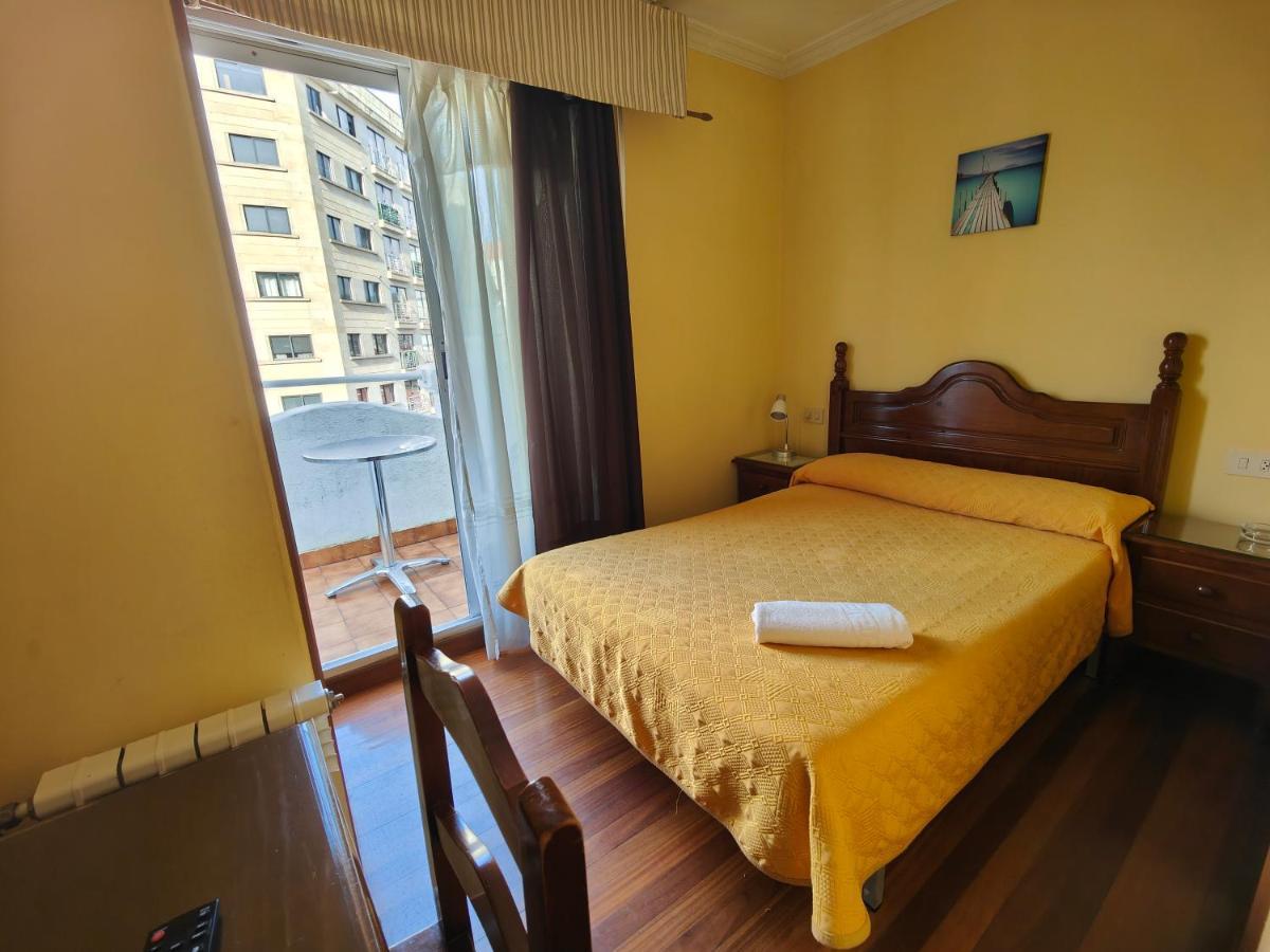Pension Residencia Buenos Aires Vigo Bagian luar foto