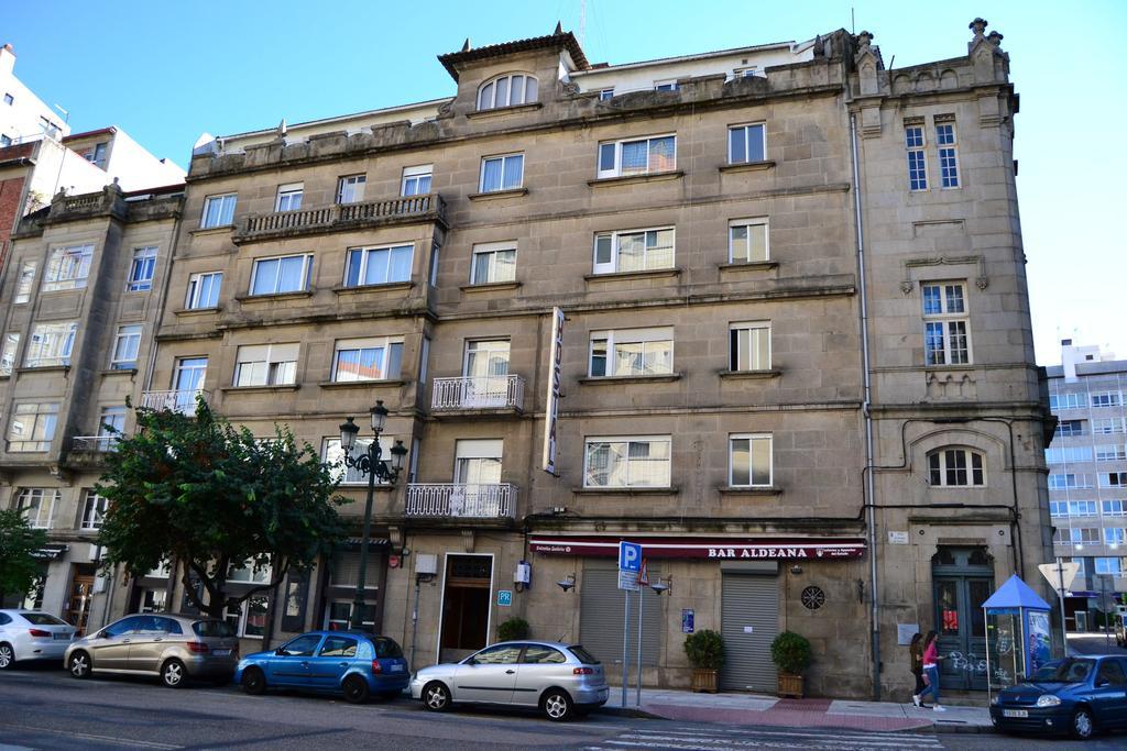 Pension Residencia Buenos Aires Vigo Bagian luar foto