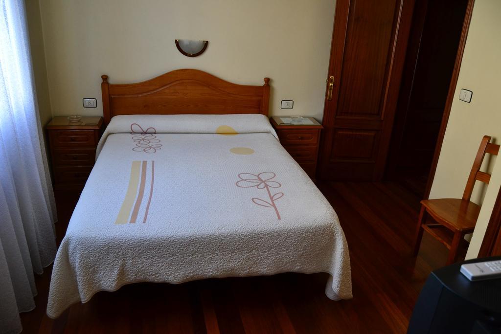 Pension Residencia Buenos Aires Vigo Bagian luar foto
