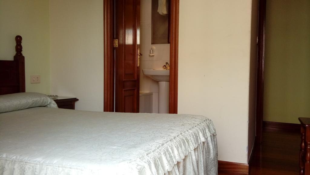 Pension Residencia Buenos Aires Vigo Bagian luar foto