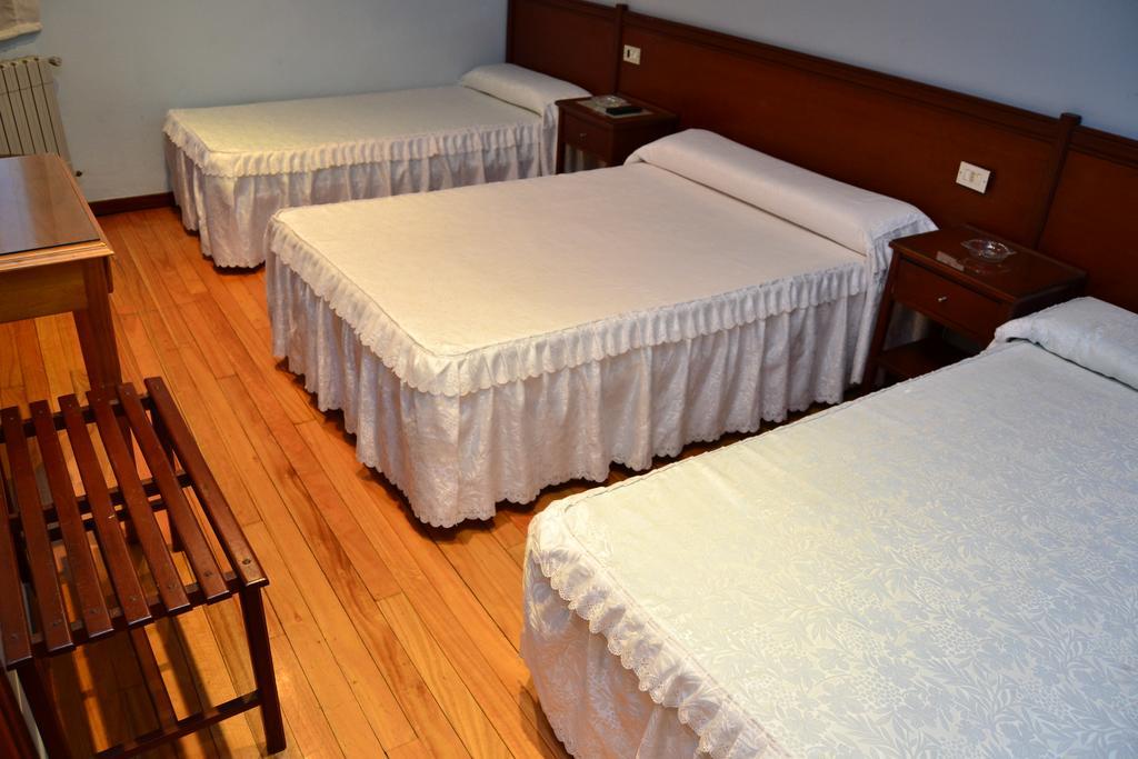 Pension Residencia Buenos Aires Vigo Bagian luar foto