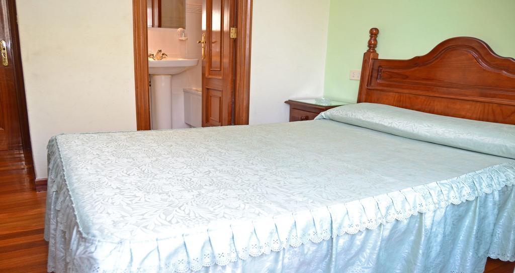 Pension Residencia Buenos Aires Vigo Bagian luar foto