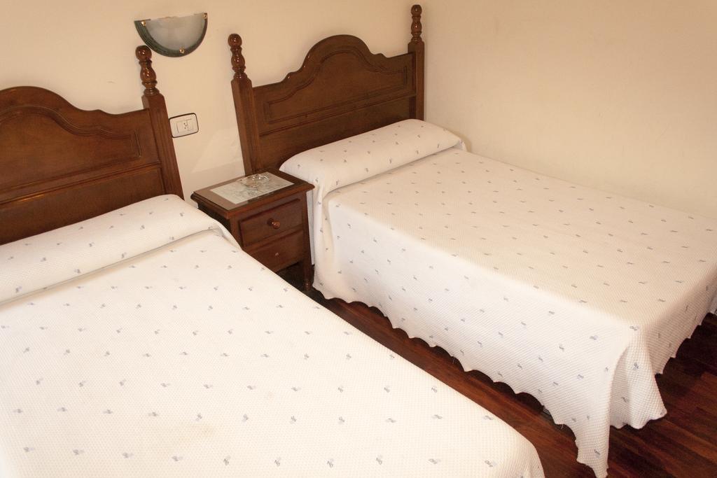 Pension Residencia Buenos Aires Vigo Bagian luar foto