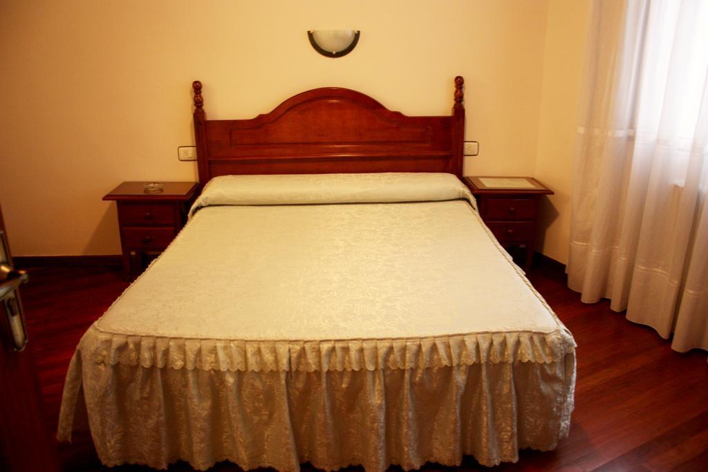 Pension Residencia Buenos Aires Vigo Bagian luar foto