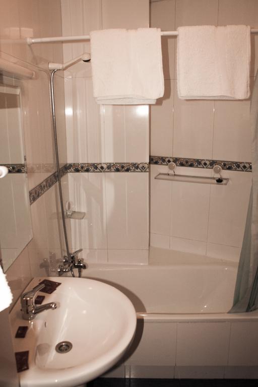 Pension Residencia Buenos Aires Vigo Bagian luar foto