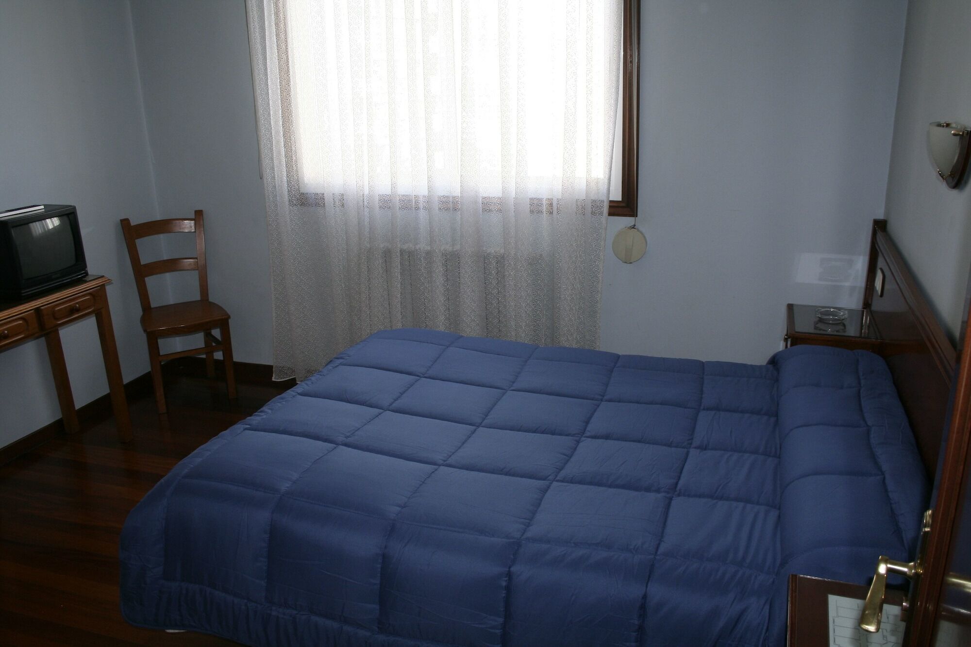 Pension Residencia Buenos Aires Vigo Bagian luar foto