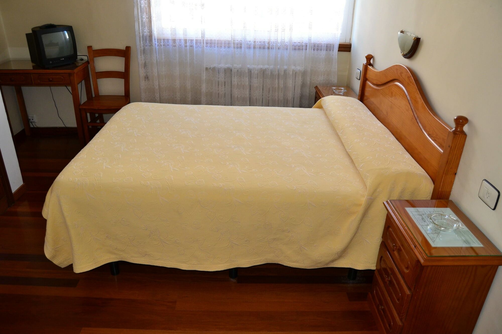 Pension Residencia Buenos Aires Vigo Bagian luar foto
