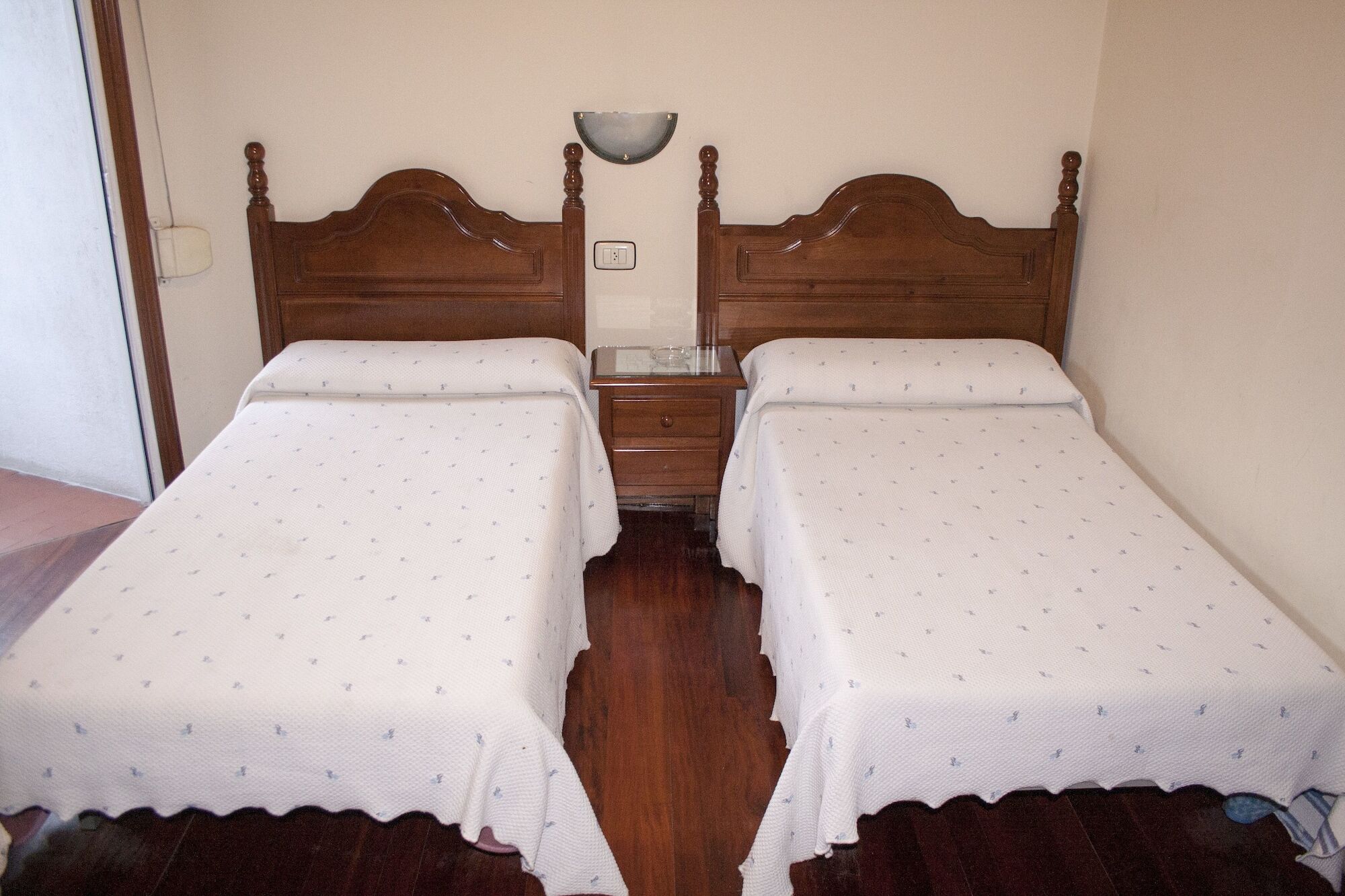 Pension Residencia Buenos Aires Vigo Bagian luar foto