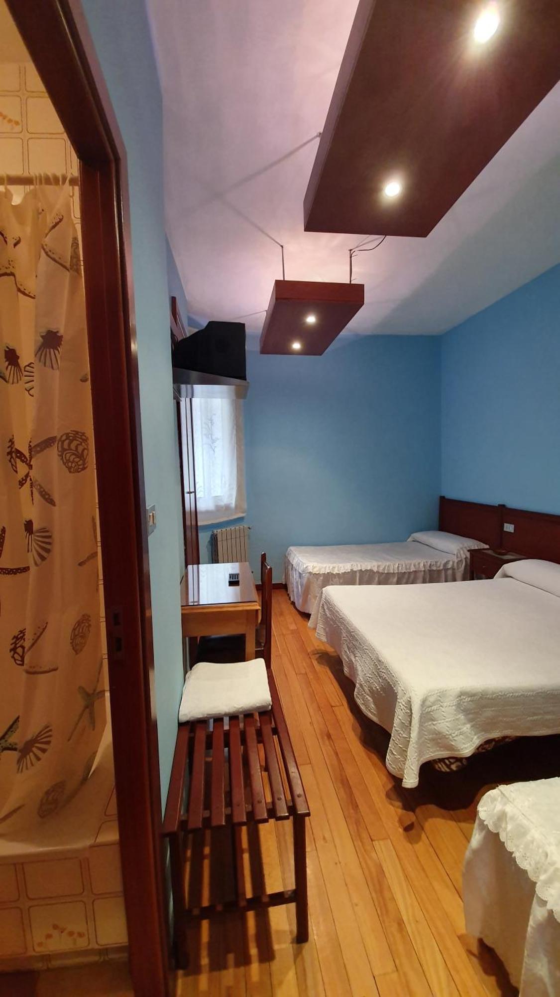 Pension Residencia Buenos Aires Vigo Bagian luar foto