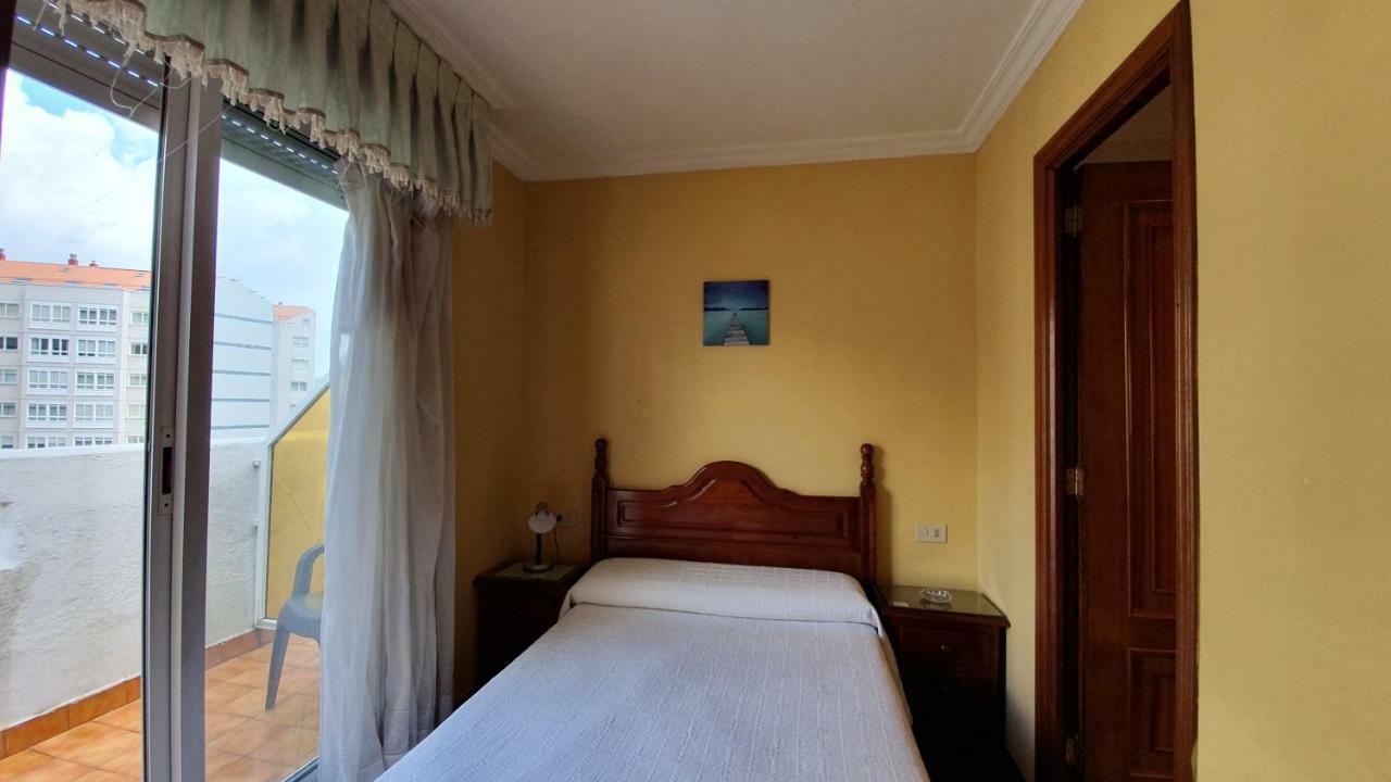 Pension Residencia Buenos Aires Vigo Bagian luar foto