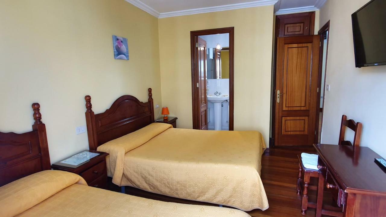 Pension Residencia Buenos Aires Vigo Bagian luar foto