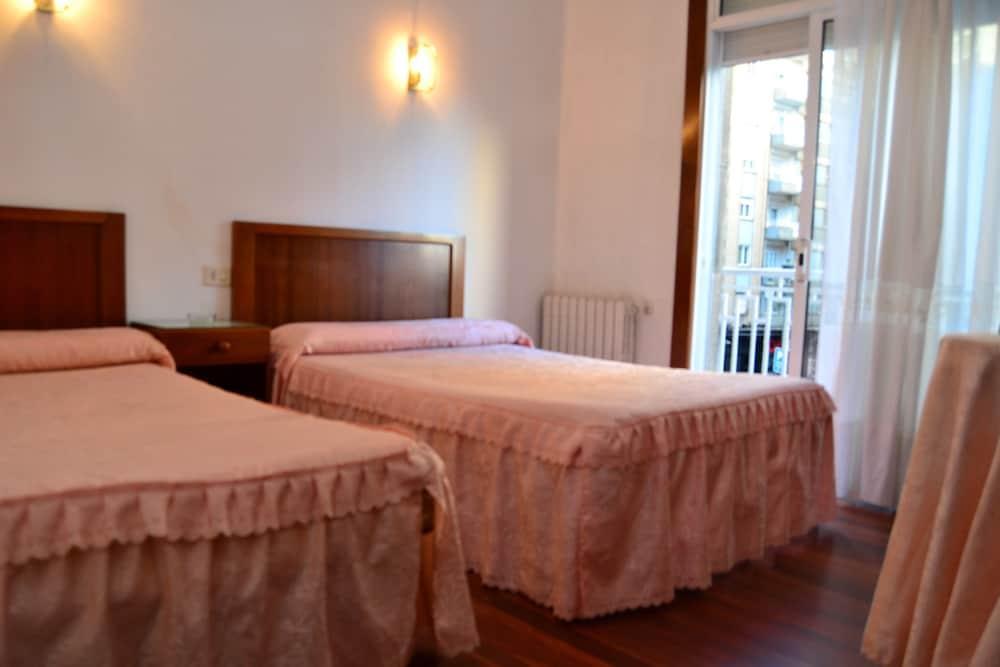 Pension Residencia Buenos Aires Vigo Bagian luar foto